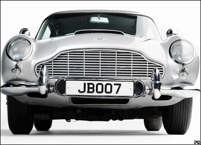 James Bond'un Aston Martin'i satılıyor 10