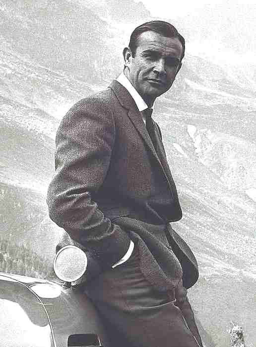 James Bond'un Aston Martin'i satılıyor 8