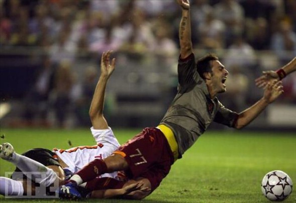 Futbolcuların artistlere taş çıkaran performansı 10