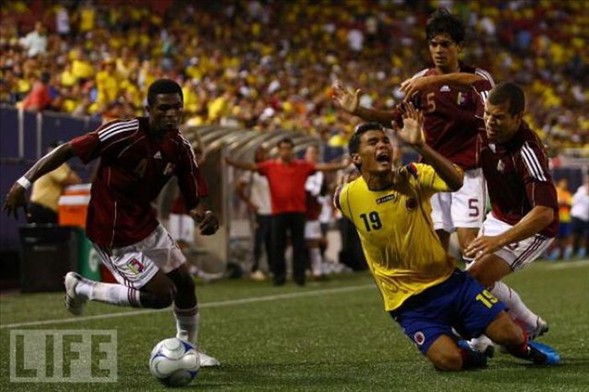 Futbolcuların artistlere taş çıkaran performansı 25