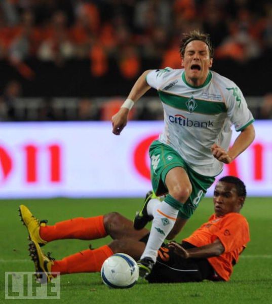 Futbolcuların artistlere taş çıkaran performansı 4