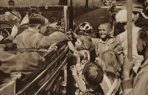 Hitler'in propaganda fotoğrafları 1