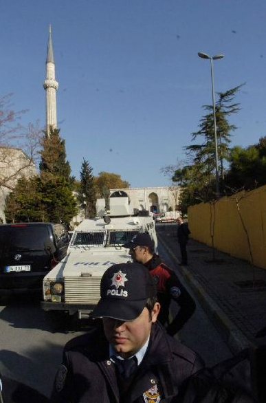 Sultanahmet'te silahlı saldırı 13