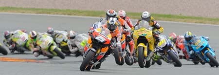 Moto GP'de yürekleri ağız getiren kaza - 1/24 10