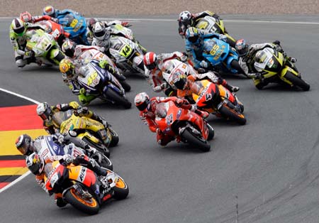 Moto GP'de yürekleri ağız getiren kaza - 1/24 15
