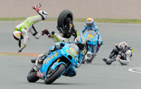 Moto GP'de yürekleri ağız getiren kaza - 1/24 16