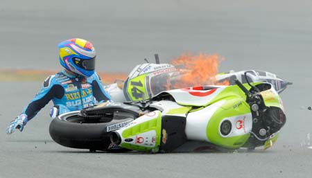 Moto GP'de yürekleri ağız getiren kaza - 1/24 4
