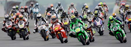 Moto GP'de yürekleri ağız getiren kaza - 1/24 6
