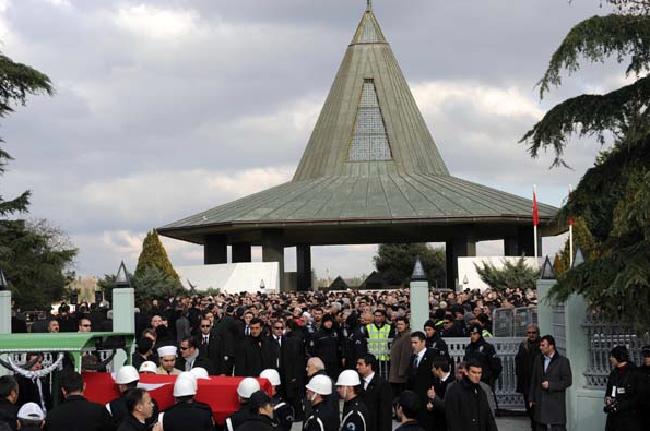 Menderes'e son görev 35