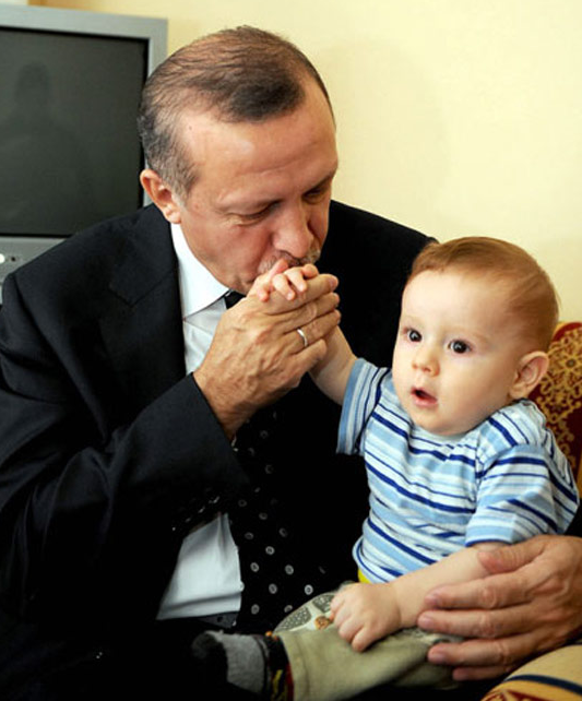 Liderler de çocukların yanında resmi duramıyor 1