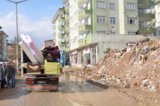 Bu fotoğraflar enkaz altından çıktı 24
