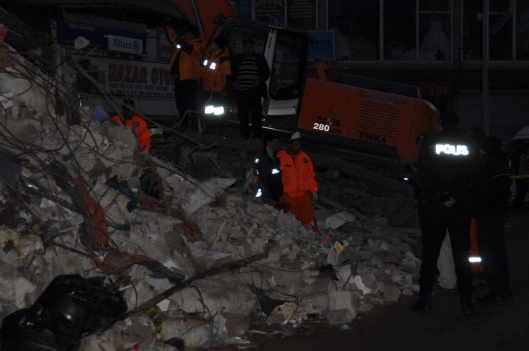 Bu fotoğraflar enkaz altından çıktı 30