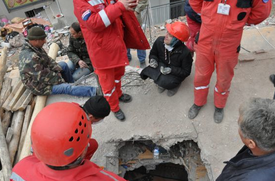 Bu fotoğraflar enkaz altından çıktı 52