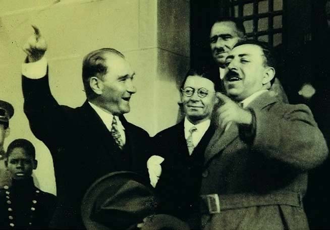 Atatürk'ün gülen ve gülümseyen fotoğrafları 17