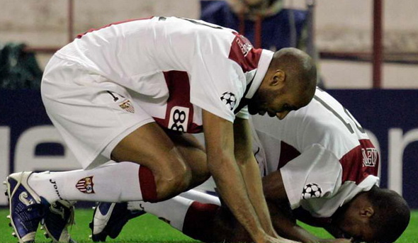 Bu futbolcu Kuran'ı elinden bırakmıyor 13