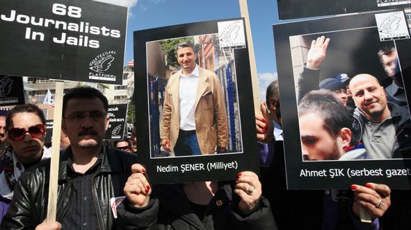 AK Parti'yi kızdıracak albüm 5