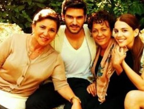 Ünlülerin paylaştığı tuhaf pozlar 19