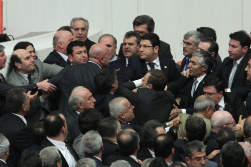 Meclis'te yumruk yumruğa kavga! 20
