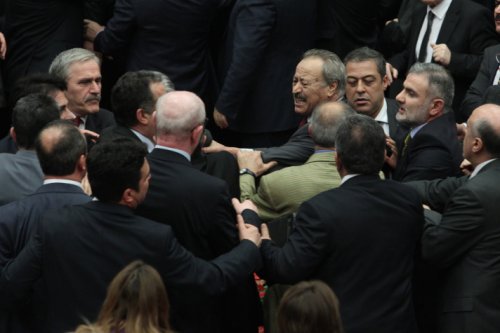 Meclis'te yumruk yumruğa kavga! 24