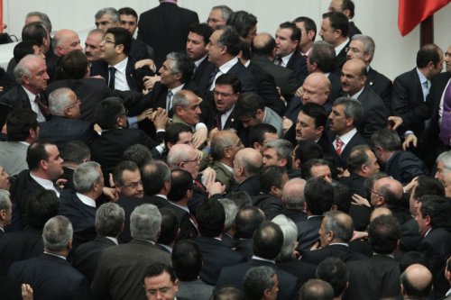 Meclis'te yumruk yumruğa kavga! 30