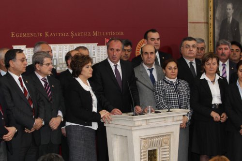 Meclis'te yumruk yumruğa kavga! 32