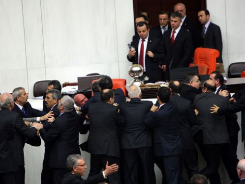 Meclis'te yumruk yumruğa kavga! 8