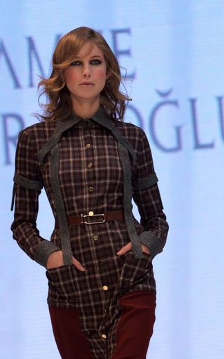 Hatice Sultan podyumda nefes kesti 8