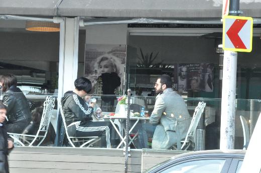 Ünlü sanatçı bebeği ile görütülendi 2