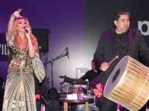 Petek Dinçöz, İbrahim Tatlıses'in Orkestrasıyla Coşturdu