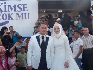 "Düğün Yemeğini Suriyeli Mültecilerle Yememiz Mutluluğumuza Mutluluk Kattı"