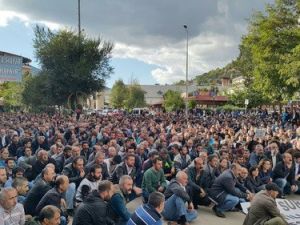 Ankara'daki Saldırıya Tunceli'den Oturma ve Yürüyüşlü Tepki
