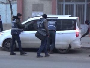 Yoksul Öğrenciler İçin Seferber Olan Derneklere Baskın Düzenlendi