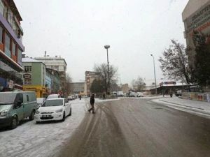 Tunceli'de Mevsimin İlk Karı Yağdı: 270 Köy Yolu Kapalı