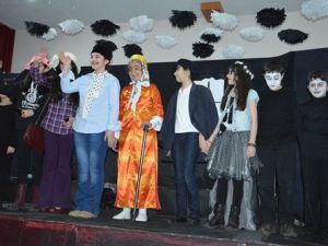Öğrencilerin Tiyatro ve Drama Gösterisi İlgi Gördü