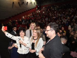'kocan Kadar Konuş Diriliş Yurt Dışında da Güldürüyor