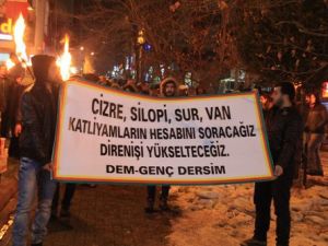 Polis, Eylemin Pankartsız Devam Etmesini İstedi, Tazyikli Su ile Müdahale Etti