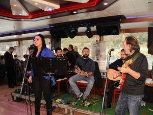 Nazım Hikmet'in 114. Yaş Günü Pastasını Kızı Kesti