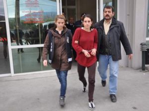 Anne, Çocuğunu Döverek Öldürme İddiasıyla Adliyede
