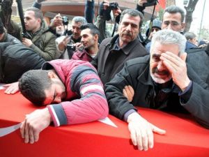 Şehit Uzman Çavuş Ali Şahin Memleketi Manisa'da Defnedildi