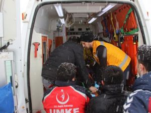 Yolcu Midibüsü Tır A Çarptı: 2'si Çocuk, 11 Yaralı
