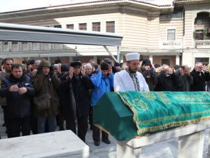 Ünlü Edebiyatçı Son Yolculuğuna Uğurlandı