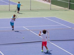Selçuklu Belediyesi'nin Kapalı ve Açık 6 Tenis Kortu Hizmete Girdi