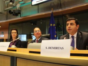Demirtaş: Işid Cenevre'ye Davet Edilseydi Davutoğlu Bağırıp Çağırmayacaktı