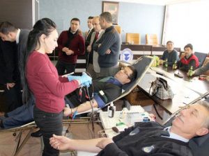 Belediye Personelinden Kızılay'a Kan Bağışı