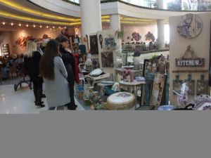 Ahşabın Renklerle Dansı Bu Sergide Buluştu