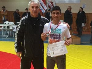 Özel Şehzade Mehmet Öğrencisi Güreşte Altın Madalya Kazandı