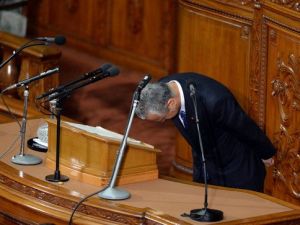 Yolsuzluk İddiaları Üzerine Japonya Maliye Bakanı İstifa Etti