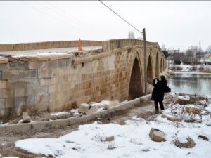 Tarihi Şahruh Köprüsü'ne Zarar-Onarım İncelemesi