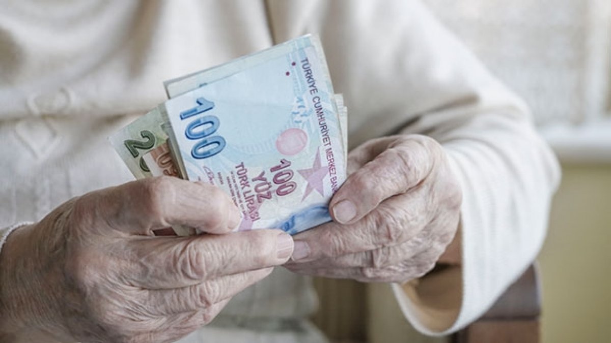 Emekli maaşı yetmeyen vatandaşa devletten zam müjdesi ek kaynak geliyor