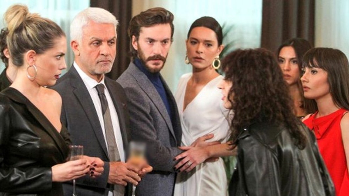 En çok izlenen dizi Yasak Elma yayından kaldırılacak